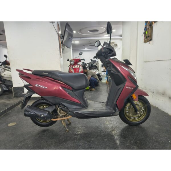 honda dio (4) Honda dio dx Model 2023 Kilometres running 31991 Owner 01 Price 75k